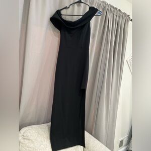 Windsor black off shoulder gown size small